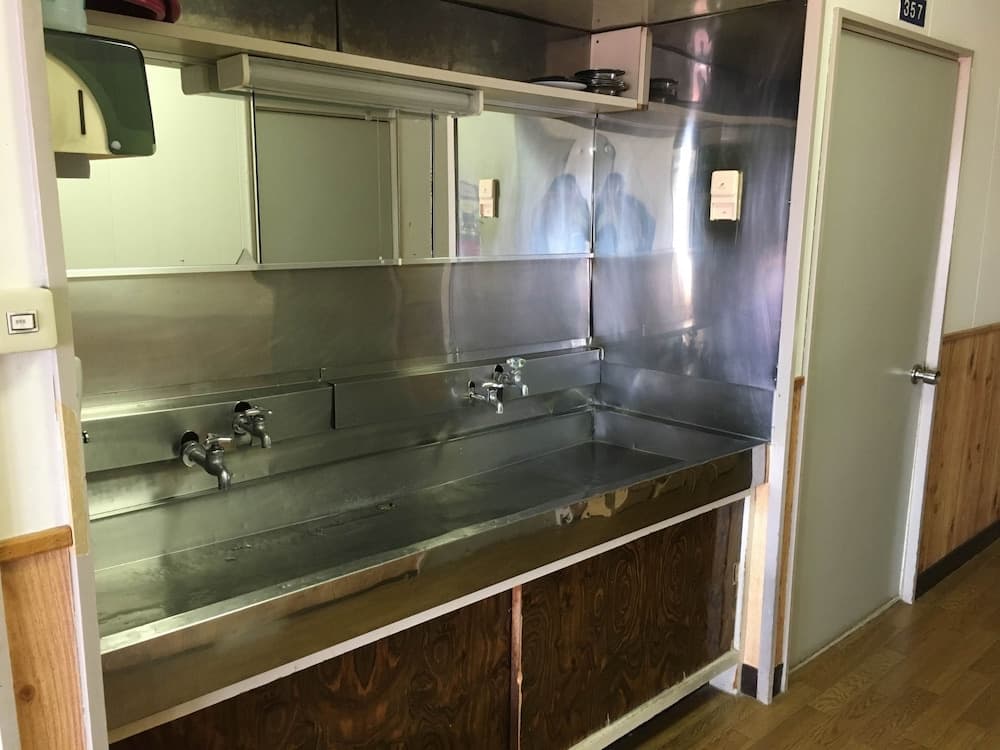 Bathroom sink