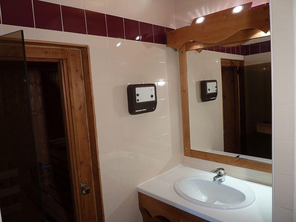 Bathroom sink