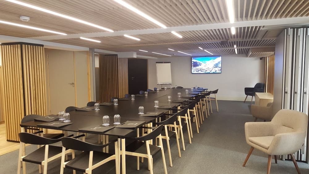 Meeting facility