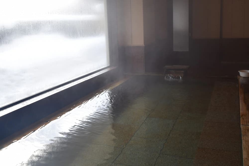 Indoor spa tub