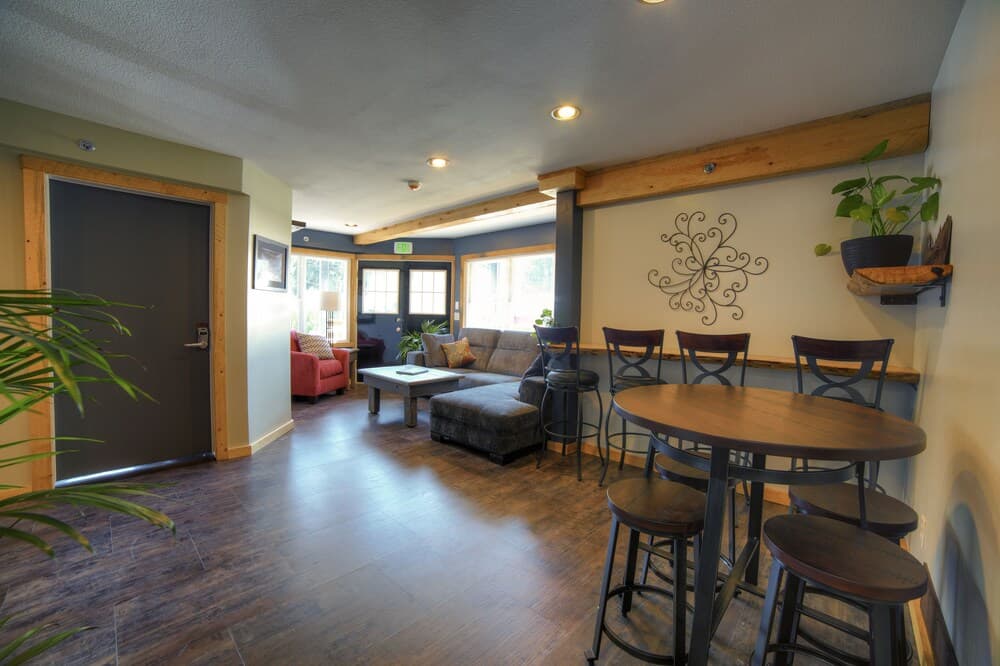 Lobby lounge
