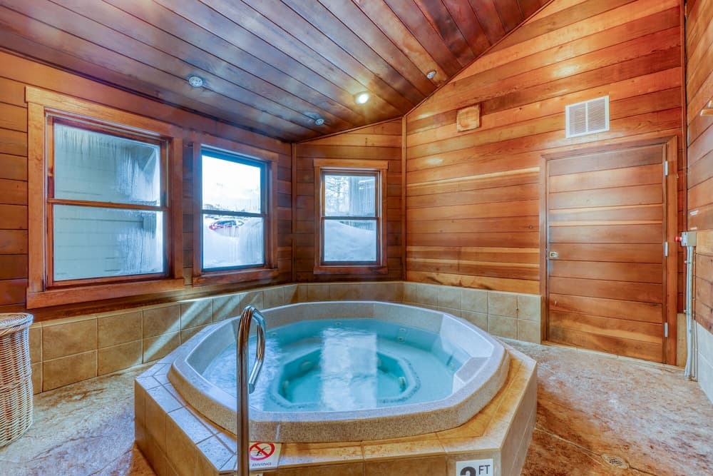 Indoor spa tub