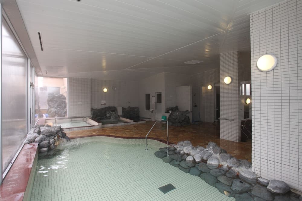 Indoor spa tub