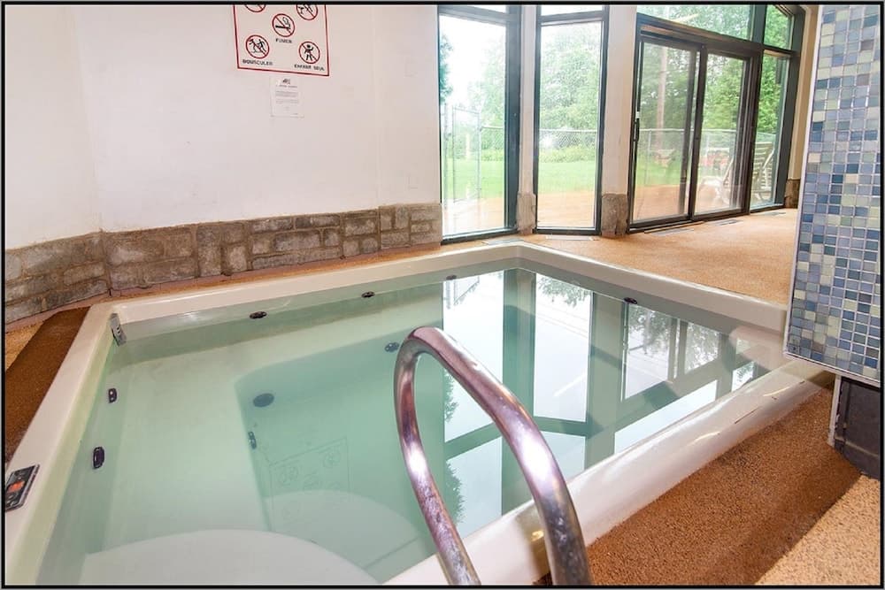 Indoor spa tub