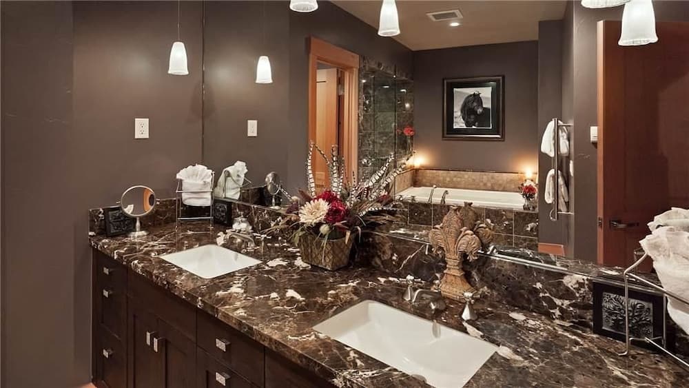 Bathroom sink