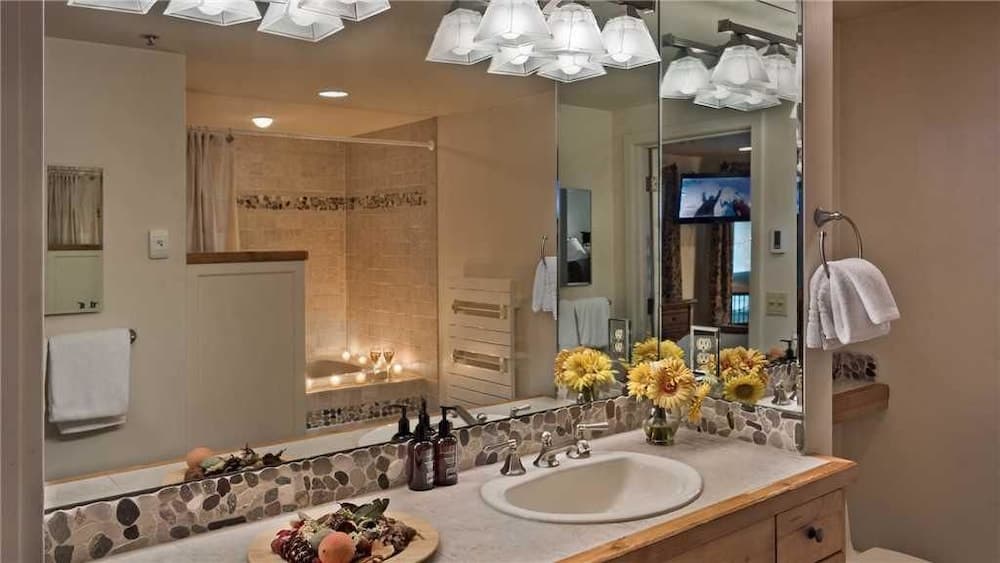Bathroom sink