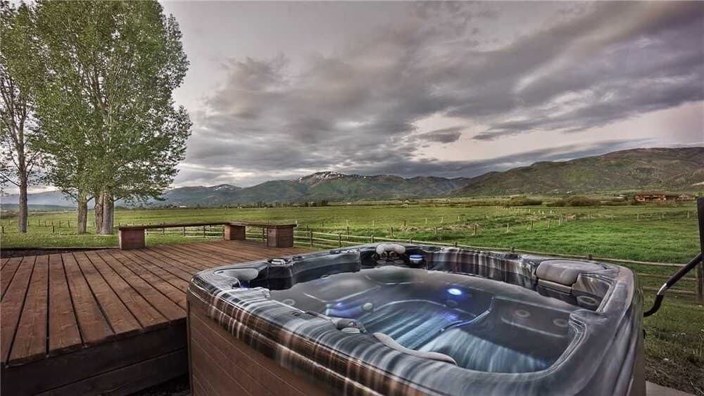 Indoor spa tub