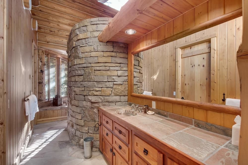 Bathroom sink