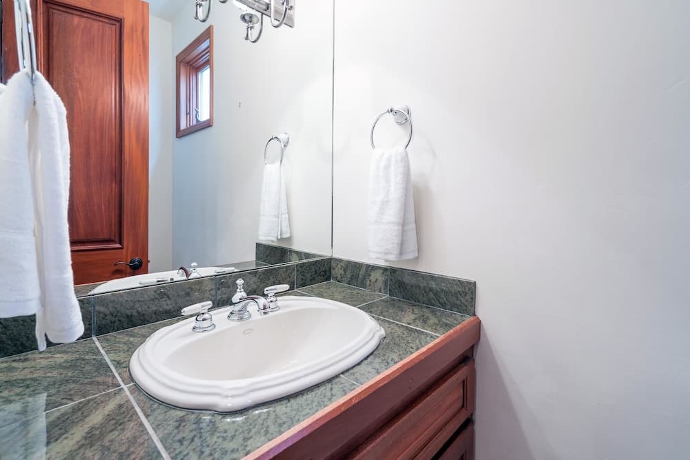 Bathroom sink