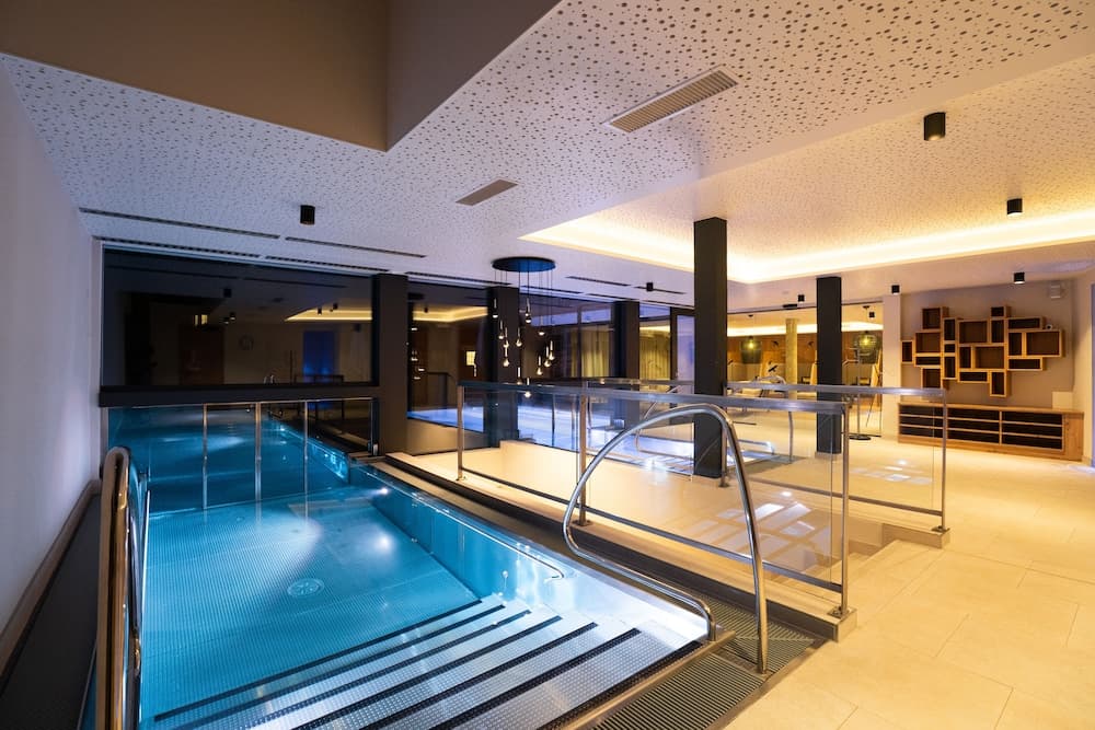 Exercise/lap pool