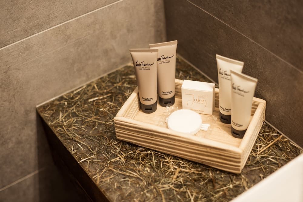 Bathroom amenities