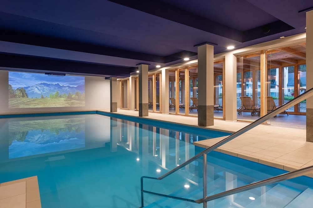 Exercise/lap pool