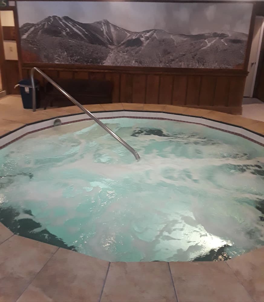 Indoor spa tub
