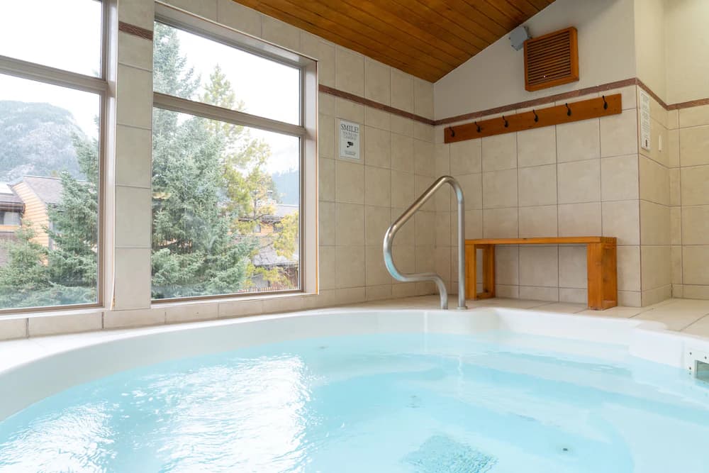 Indoor spa tub