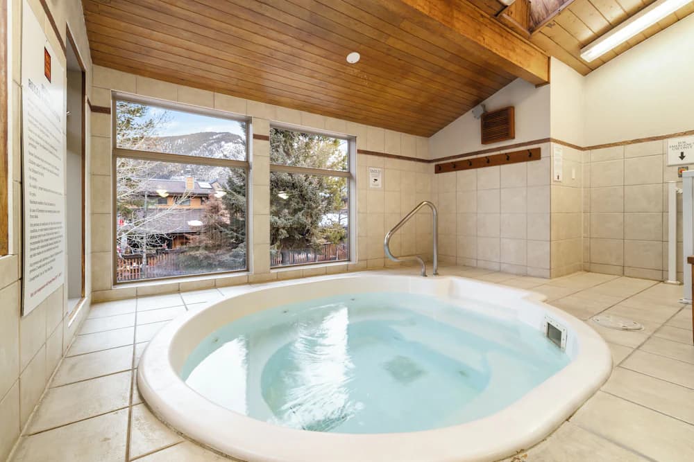 Indoor spa tub