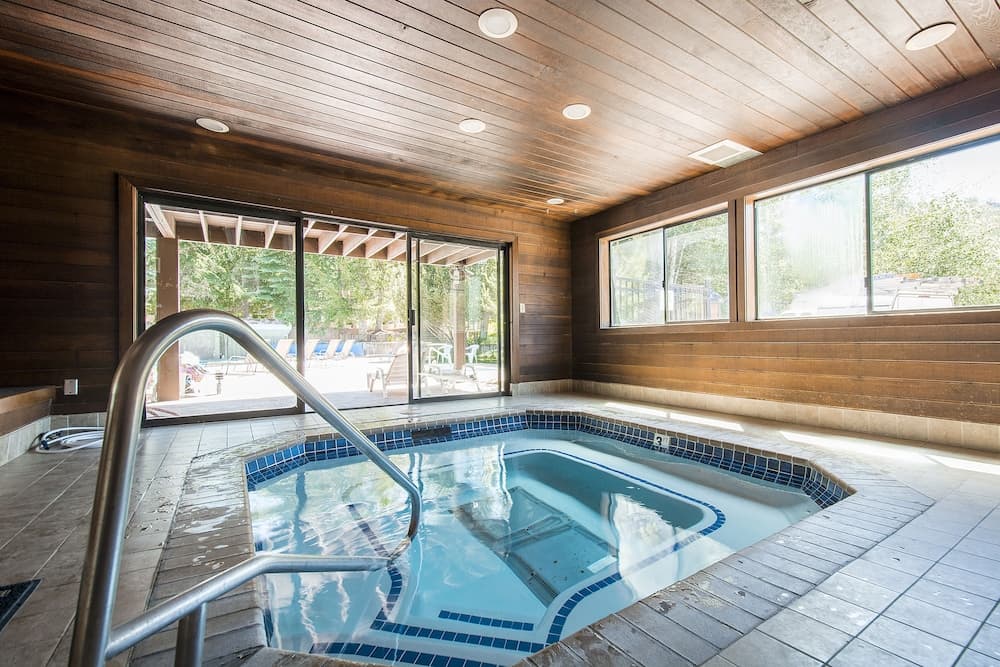 Indoor spa tub