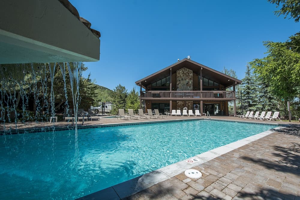 Pool waterfall