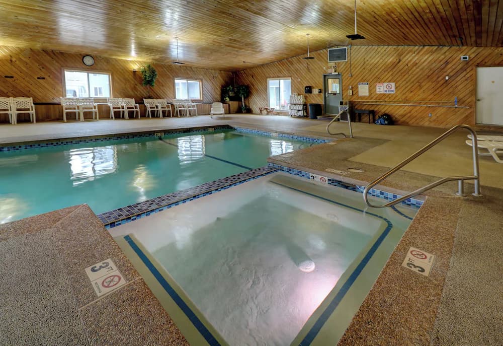 Indoor spa tub