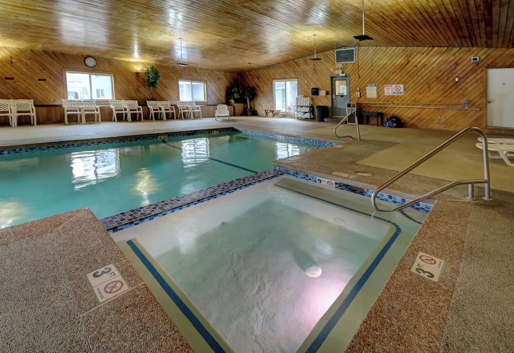 Indoor spa tub