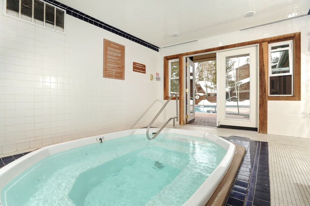 Indoor spa tub