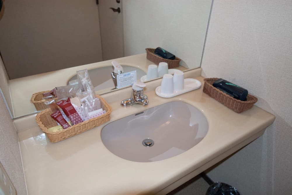 Bathroom sink