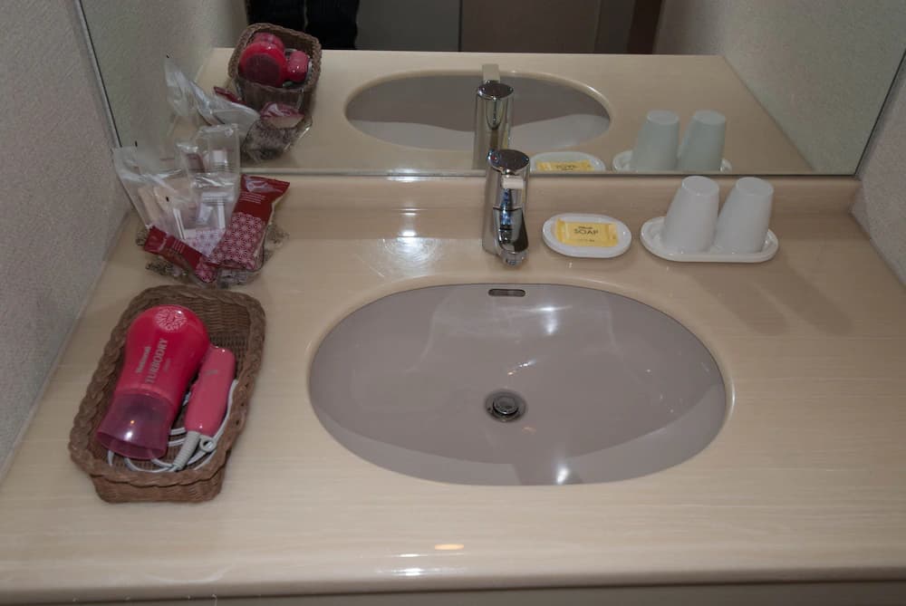 Bathroom sink