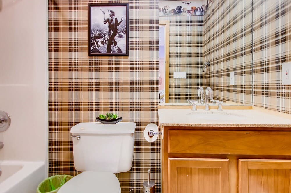 Bathroom sink