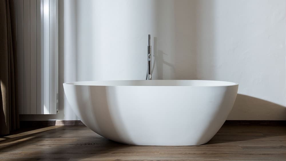 Deep soaking bathtub