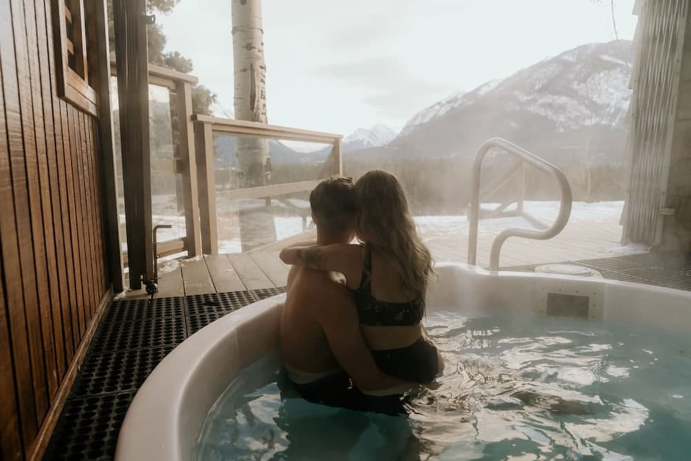 Outdoor spa tub