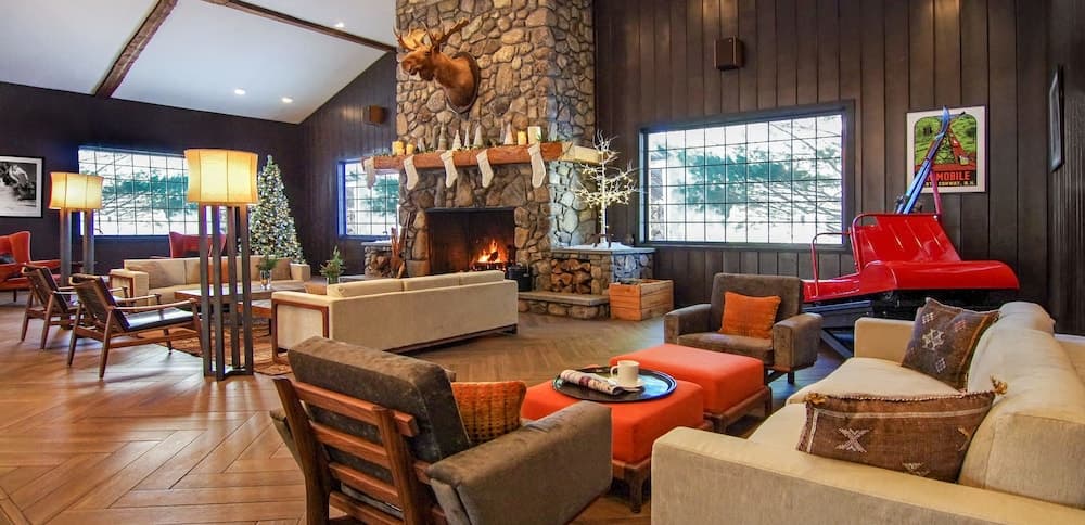 Lobby lounge