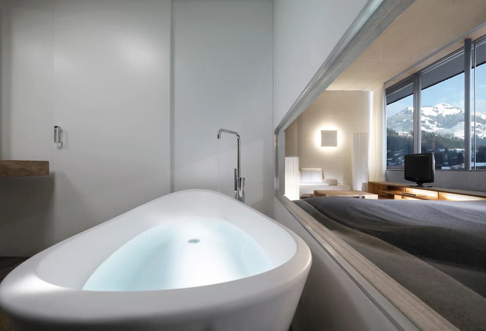 Deep soaking bathtub