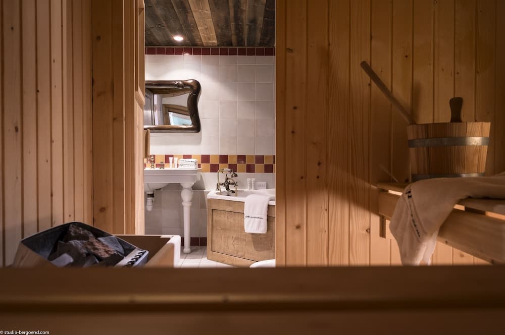 Bathroom amenities