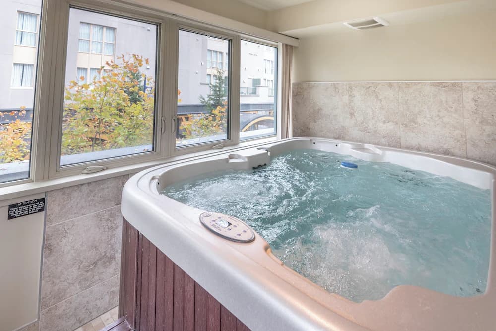 Private spa tub