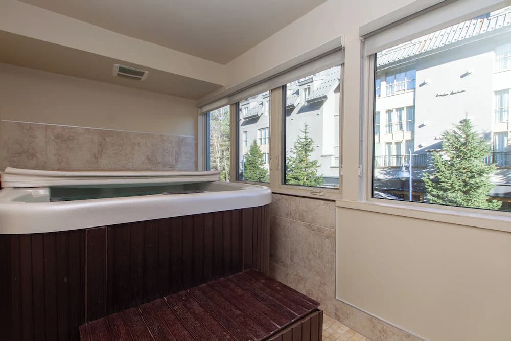 Private spa tub