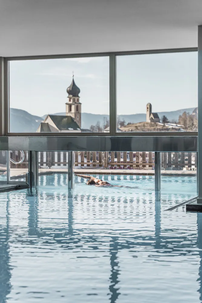 Indoor/outdoor pool