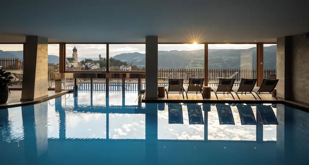 Indoor/outdoor pool
