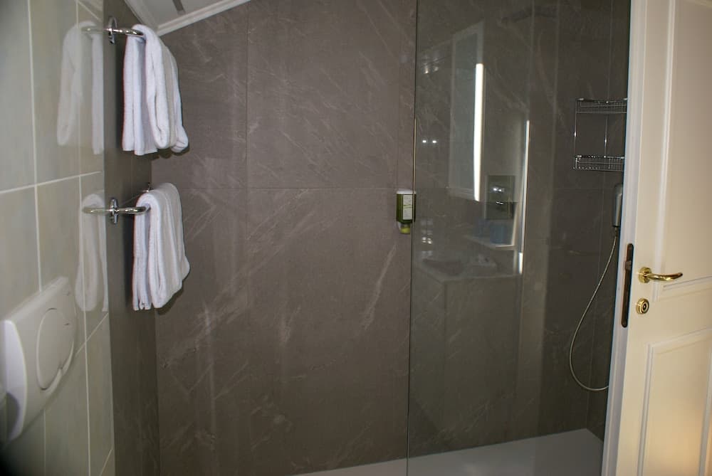 Hand-held showerhead