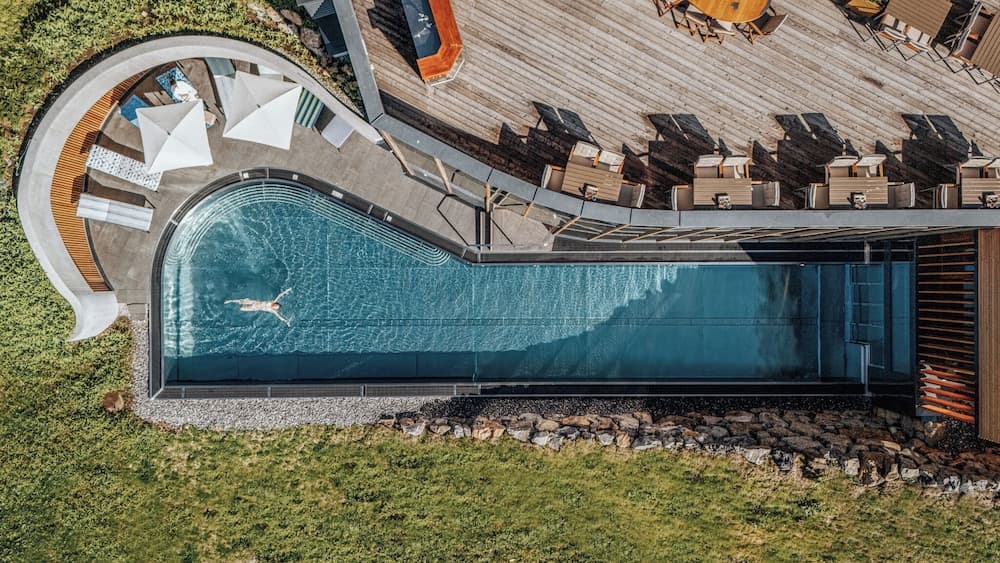 Infinity pool