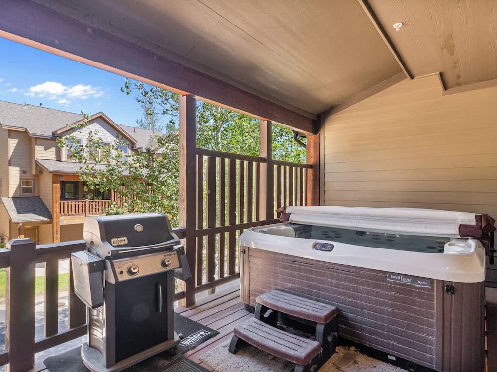 Private spa tub