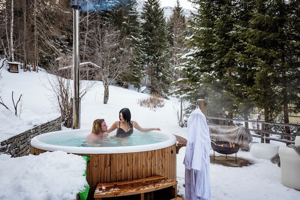 Outdoor spa tub