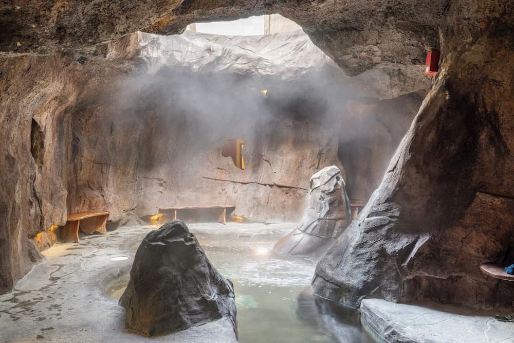 Indoor spa tub