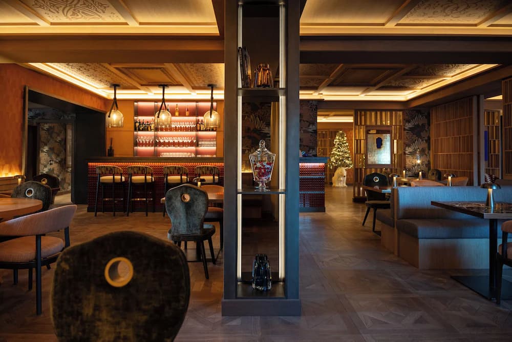 Lobby lounge