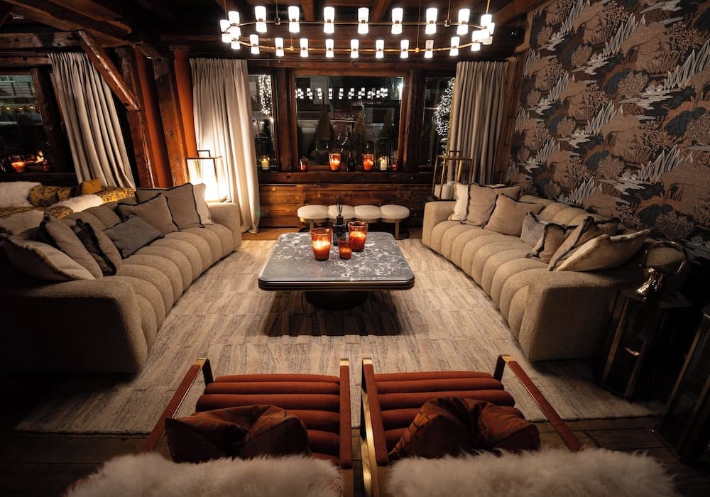 Lobby lounge