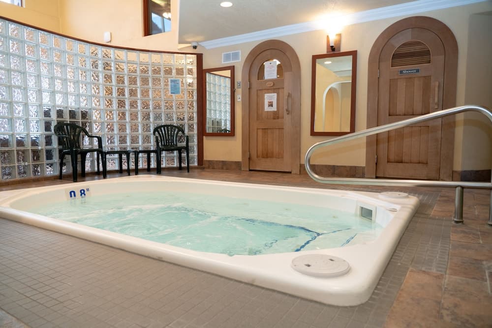 Indoor spa tub