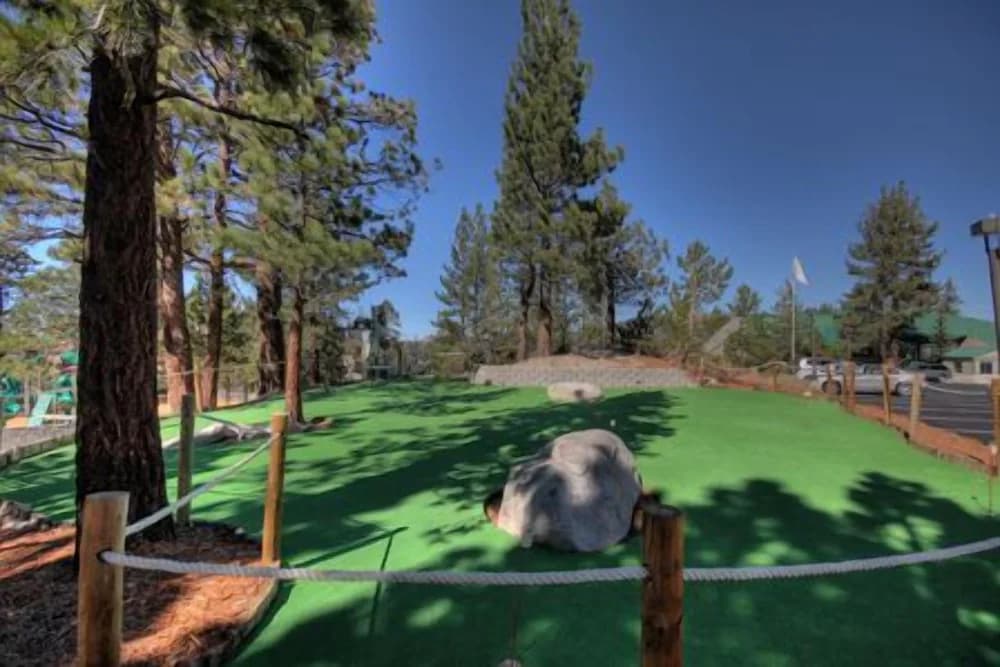 Mini-golf