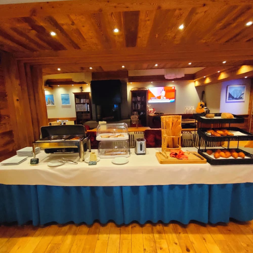 Breakfast area