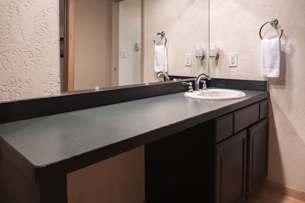 Bathroom sink