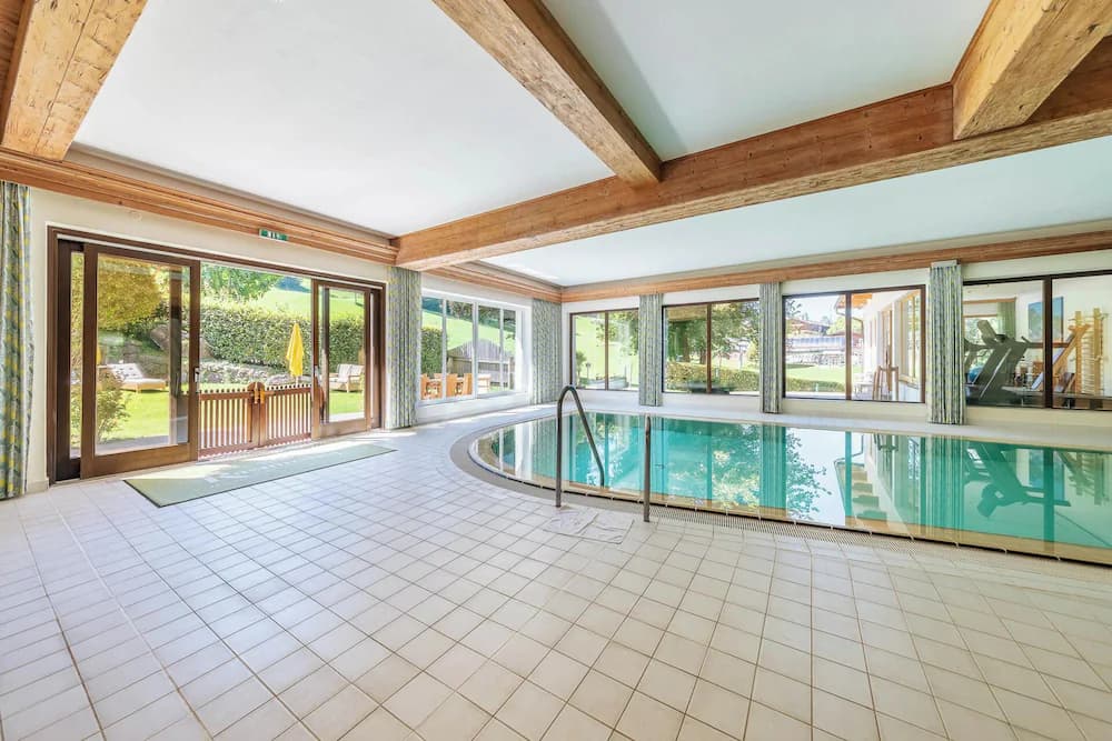 Exercise/lap pool