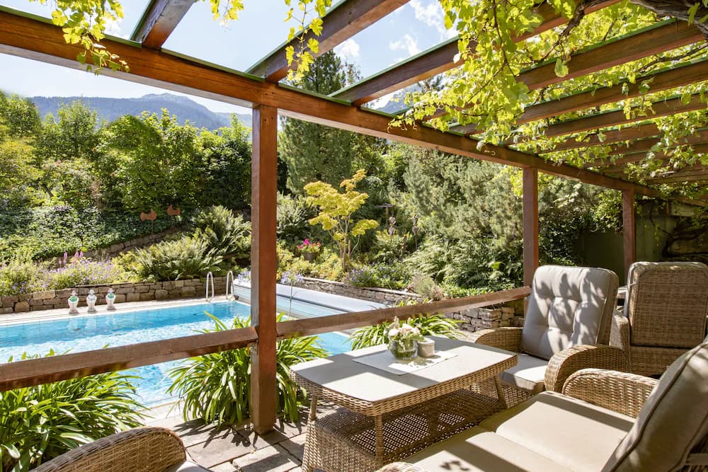 Exercise/lap pool