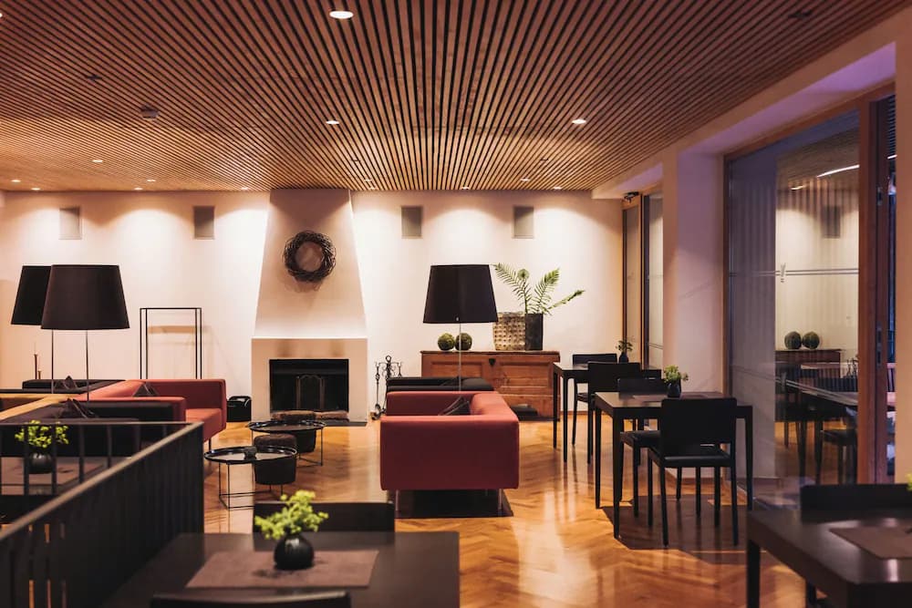 Lobby lounge